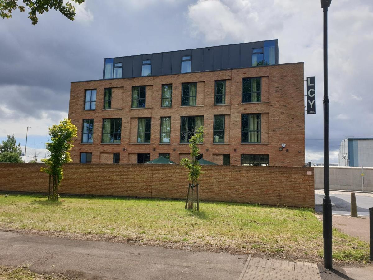 London City Airport Hotel Exterior photo