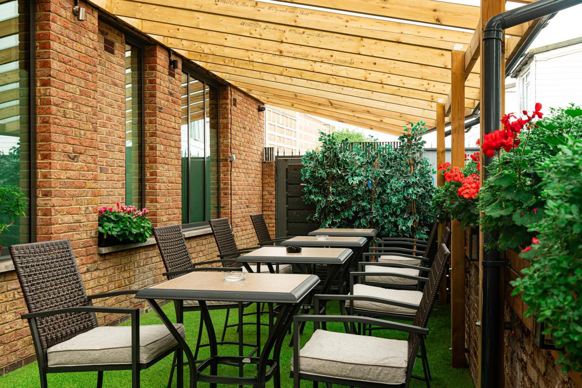 London City Airport Hotel Exterior photo