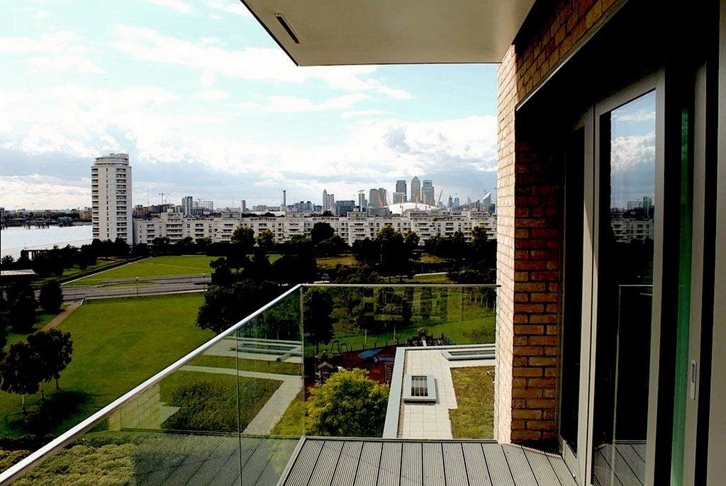 London City Airport Hotel Exterior photo