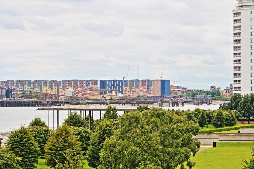 London City Airport Hotel Exterior photo