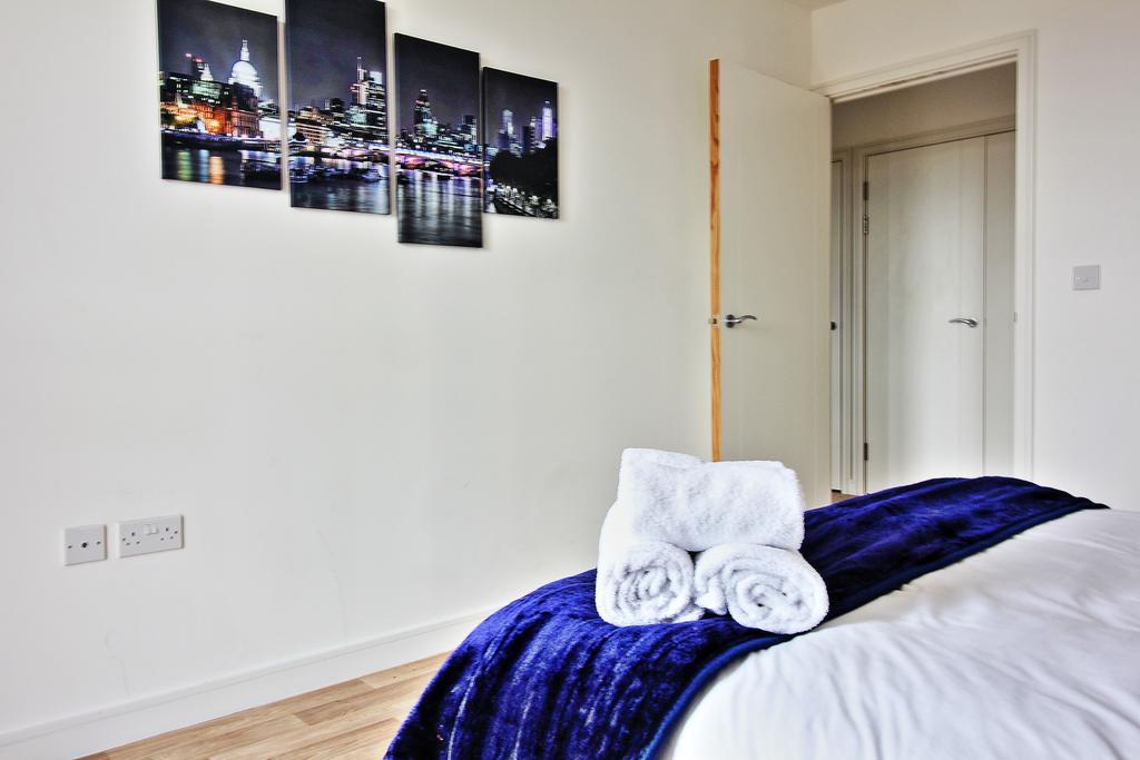 London City Airport Hotel Exterior photo