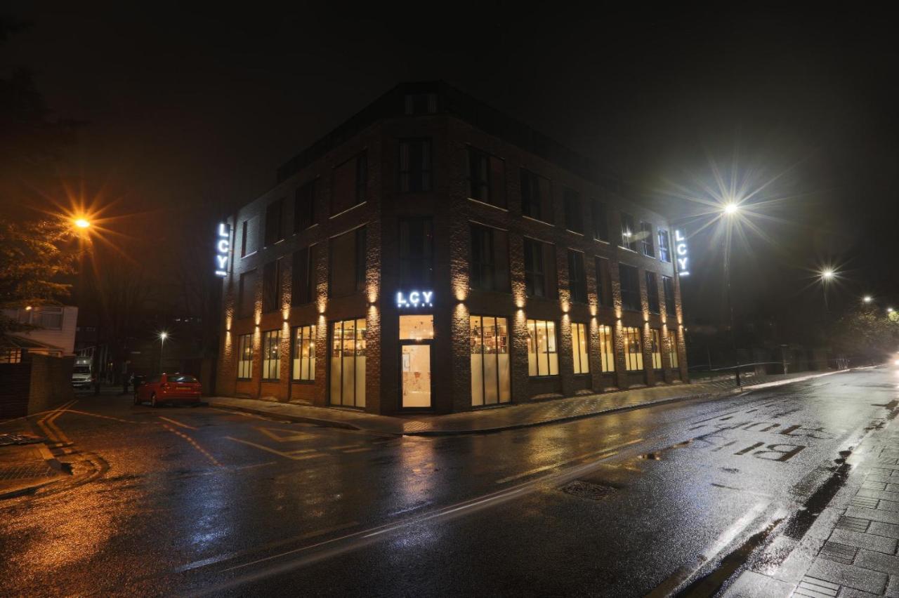 London City Airport Hotel Exterior photo